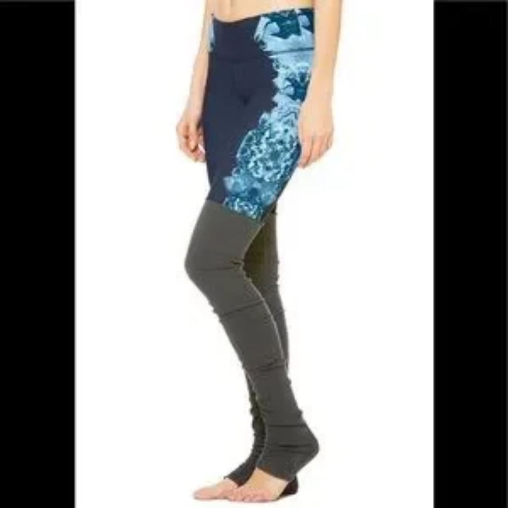 alo Yoga NWT Goddess Legging in Dark Crystal Sky blue print sz SMALL